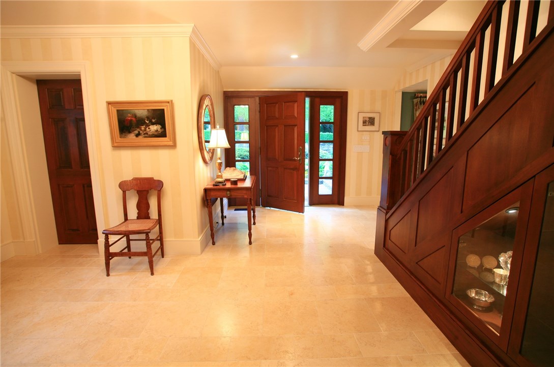 330 Gray Craig Road Middletown, RI 02842 - Photo 4 of 31