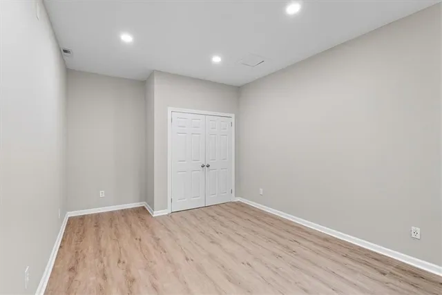 a view of a yard in front of house