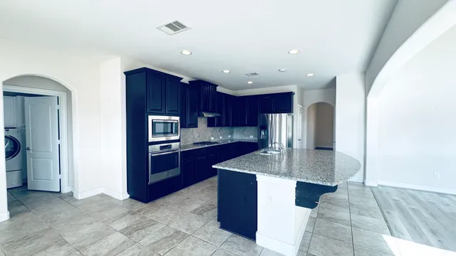 $3,200 | 1236 Laurel Loop, Angleton, TX 77515