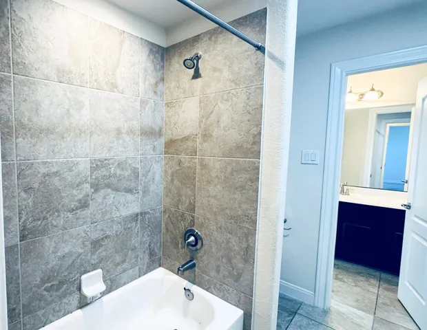 $3,200 | 1236 Laurel Loop, Angleton, TX 77515