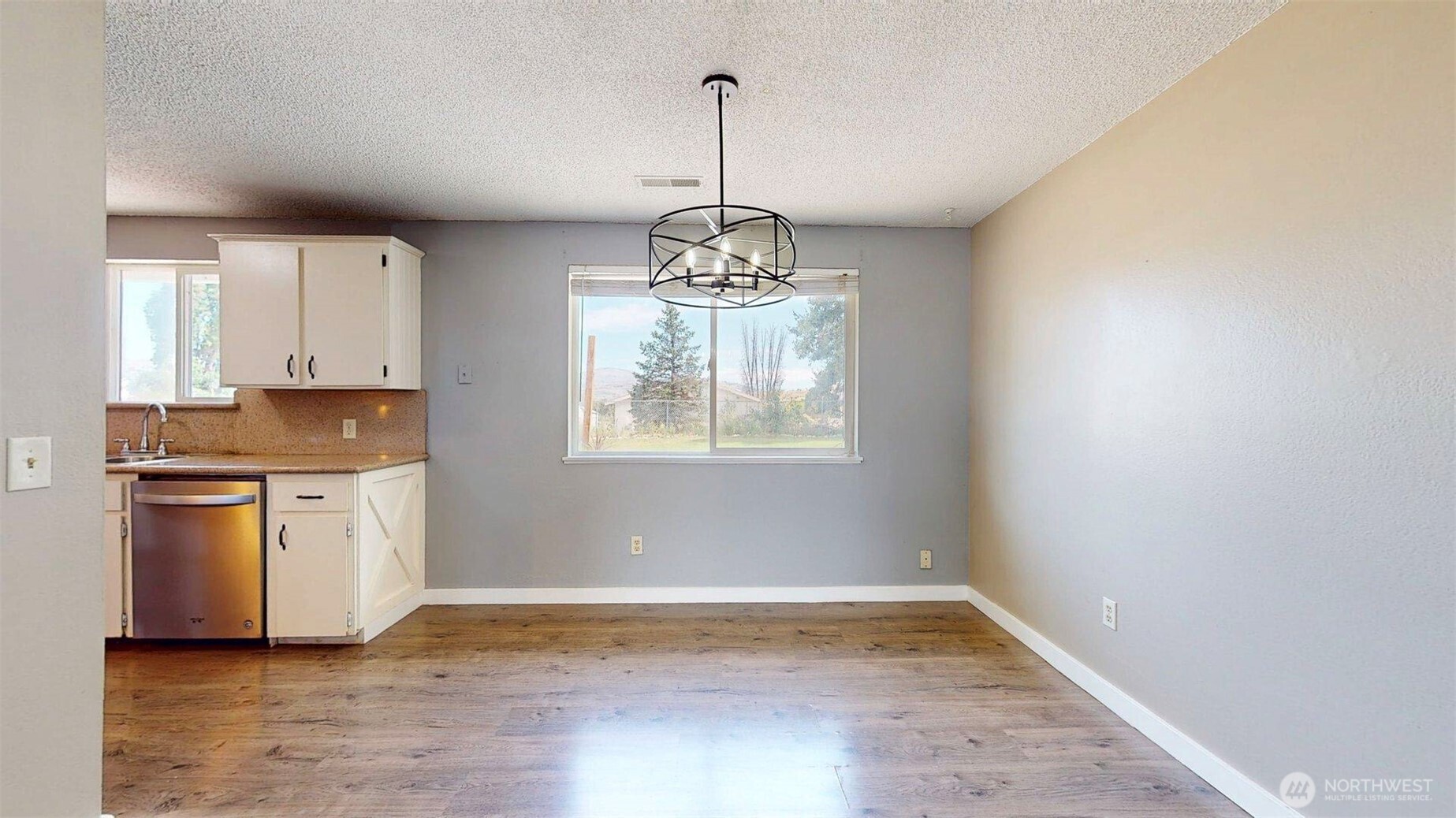 733 Ridge Place Omak, WA 98841 - Photo 4 of 32