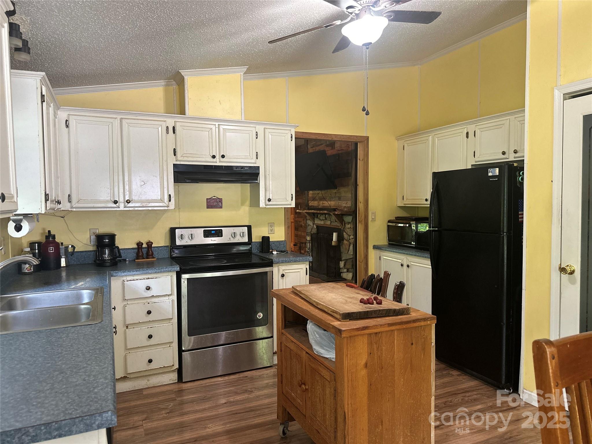 193 Green Cove Road Bakersville, NC 28705 - Photo 9 of 30