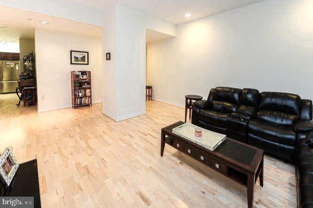 $328,000 | 1600 Arch Street, Unit 1002, Philadelphia, PA 19103