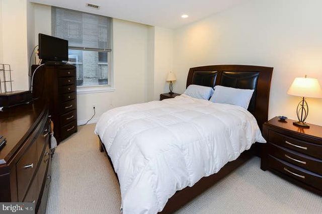 $328,000 | 1600 Arch Street, Unit 1002, Philadelphia, PA 19103