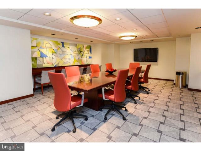$328,000 | 1600 Arch Street, Unit 1002, Philadelphia, PA 19103