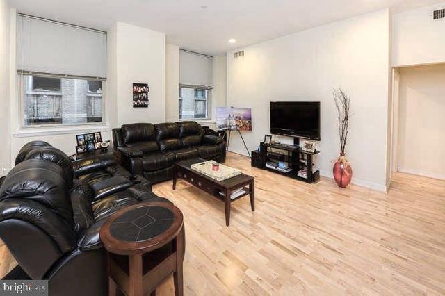 $328,000 | 1600 Arch Street, Unit 1002, Philadelphia, PA 19103