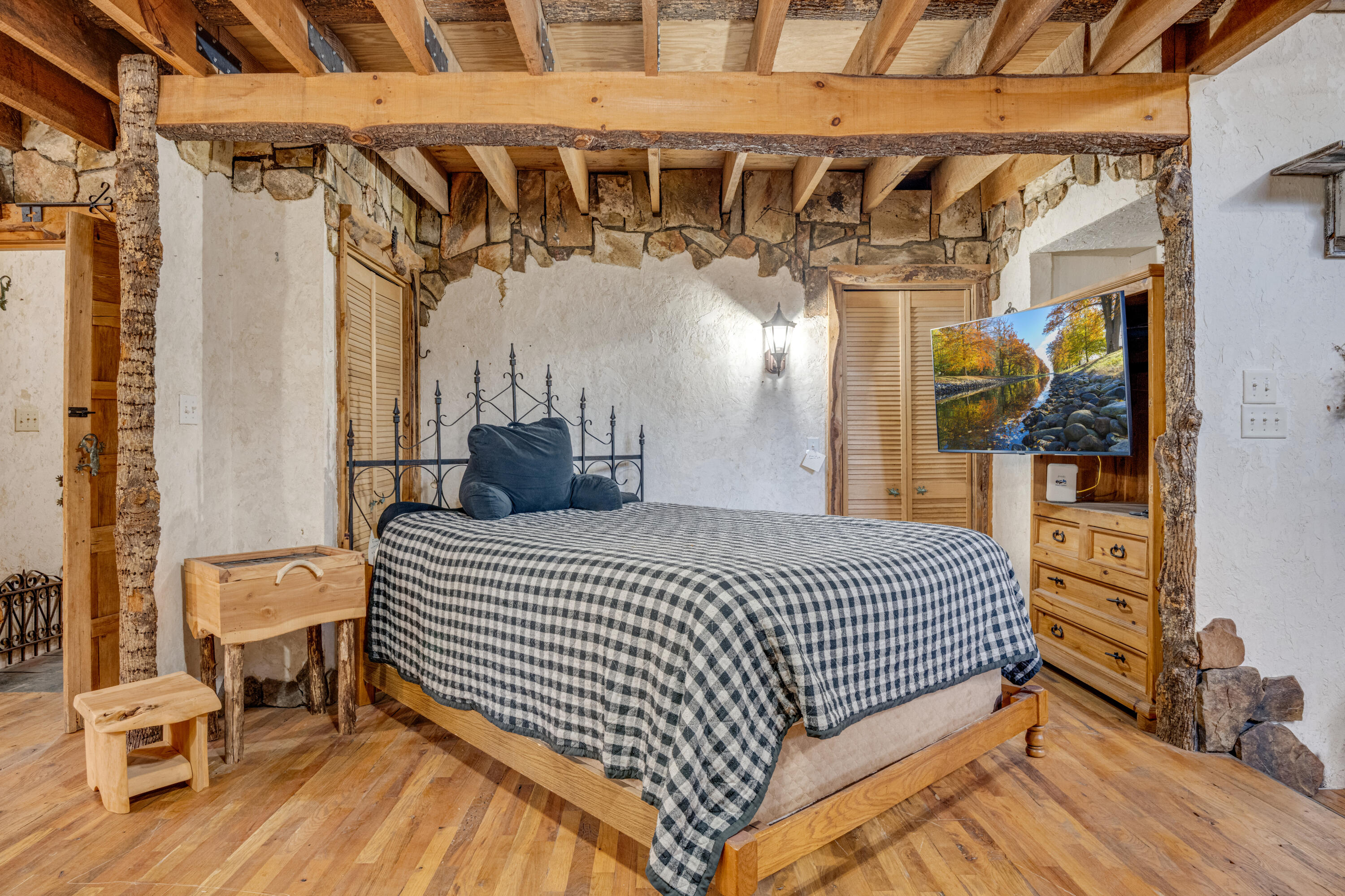 3002 Wilson Avenue Signal Mountain, TN 37377 - Photo 24 of 48 master on the main 3