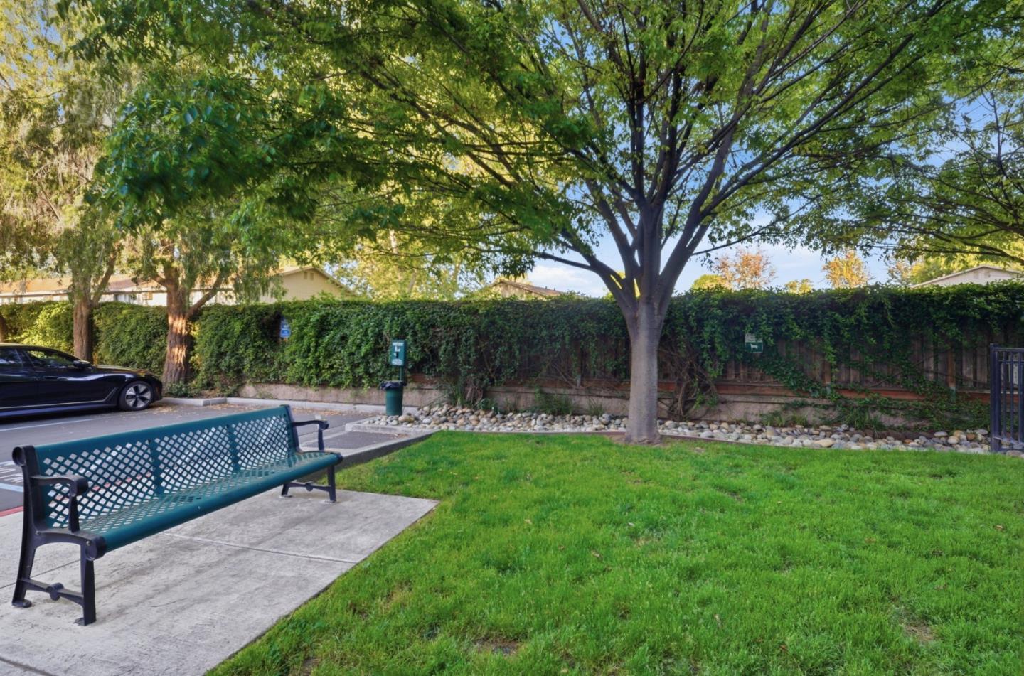 2070 Almaden Road San Jose, CA 95125 - Photo 27 of 36 a garden view with a seating space