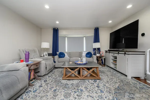 $600,000 | 42 Sefton Circle, Piscataway, NJ 08854