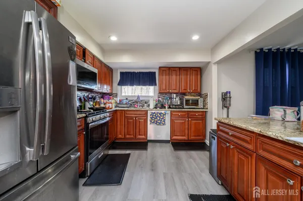 $600,000 | 42 Sefton Circle, Piscataway, NJ 08854