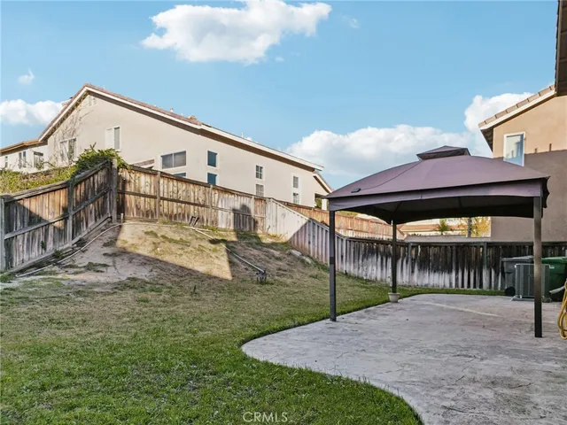 a view of a house with backyard and sitting area