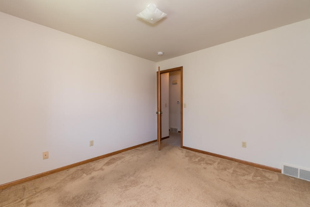 5080 Green Meadow Road Kalamazoo, MI 49009 - Photo 11 of 25 RN5_5923