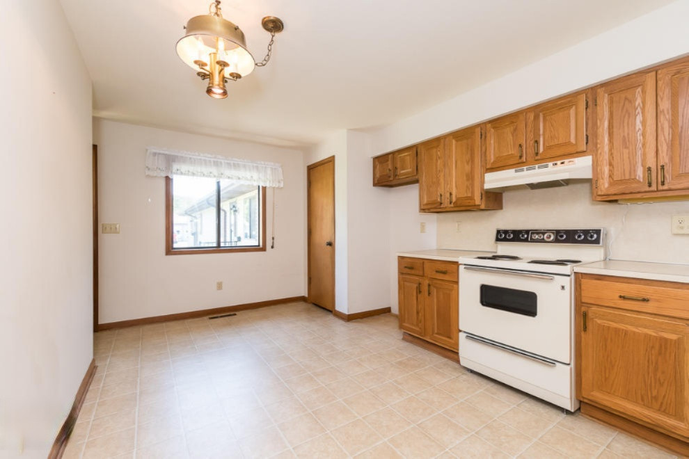 5080 Green Meadow Road Kalamazoo, MI 49009 - Photo 5 of 25 RN5_5915