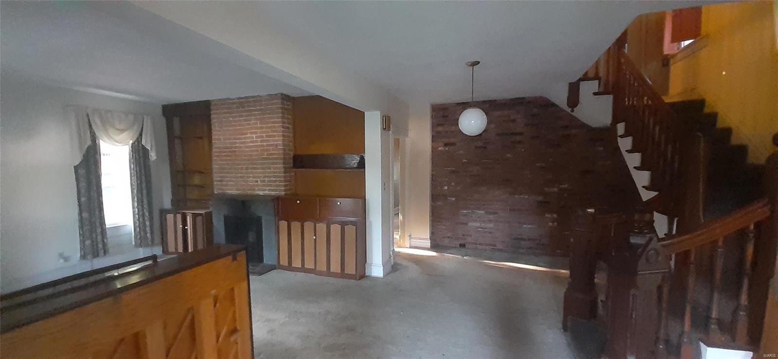 409 Carson Road St. Louis, MO 63135 - Photo 2 of 13