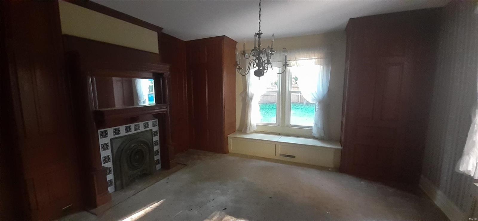 409 Carson Road St. Louis, MO 63135 - Photo 3 of 13