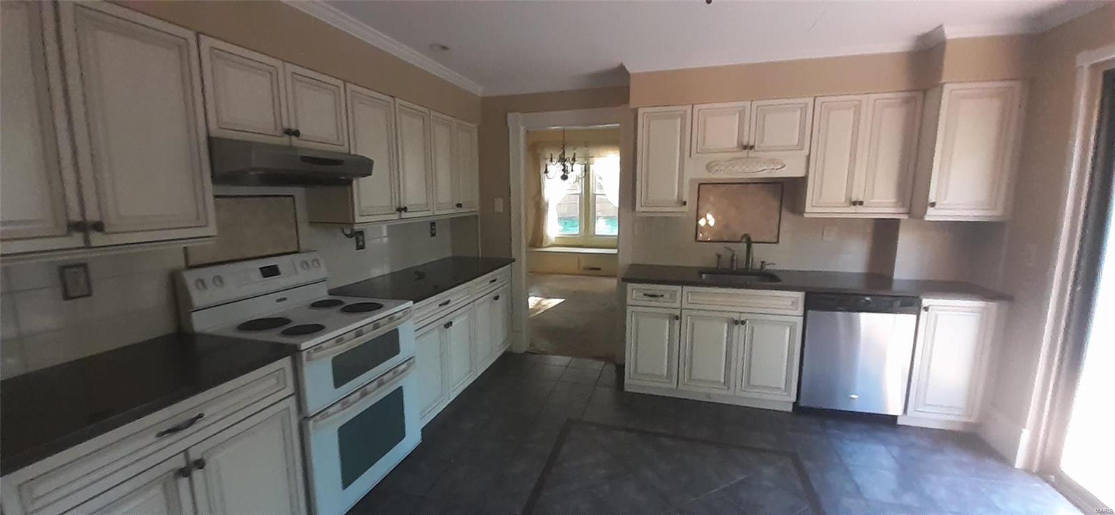 409 Carson Road St. Louis, MO 63135 - Photo 6 of 13