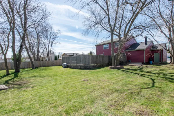a house view with backyard space