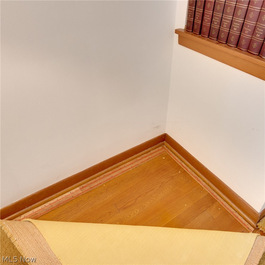 953 Professor Road Cleveland, OH 44124 - Photo 7 of 16