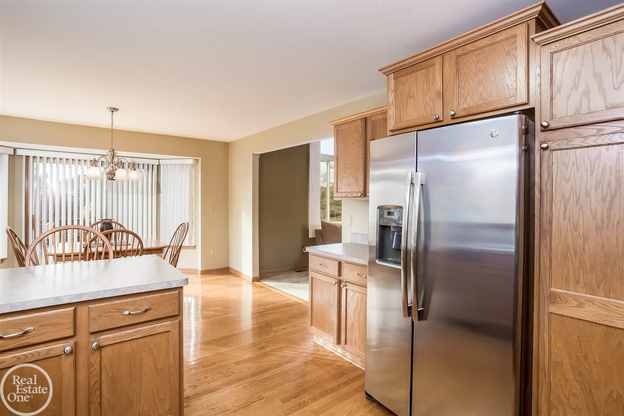 28316 Charleen Road New Baltimore, MI 48047 - Photo 13 of 48 31334923-12.JPG