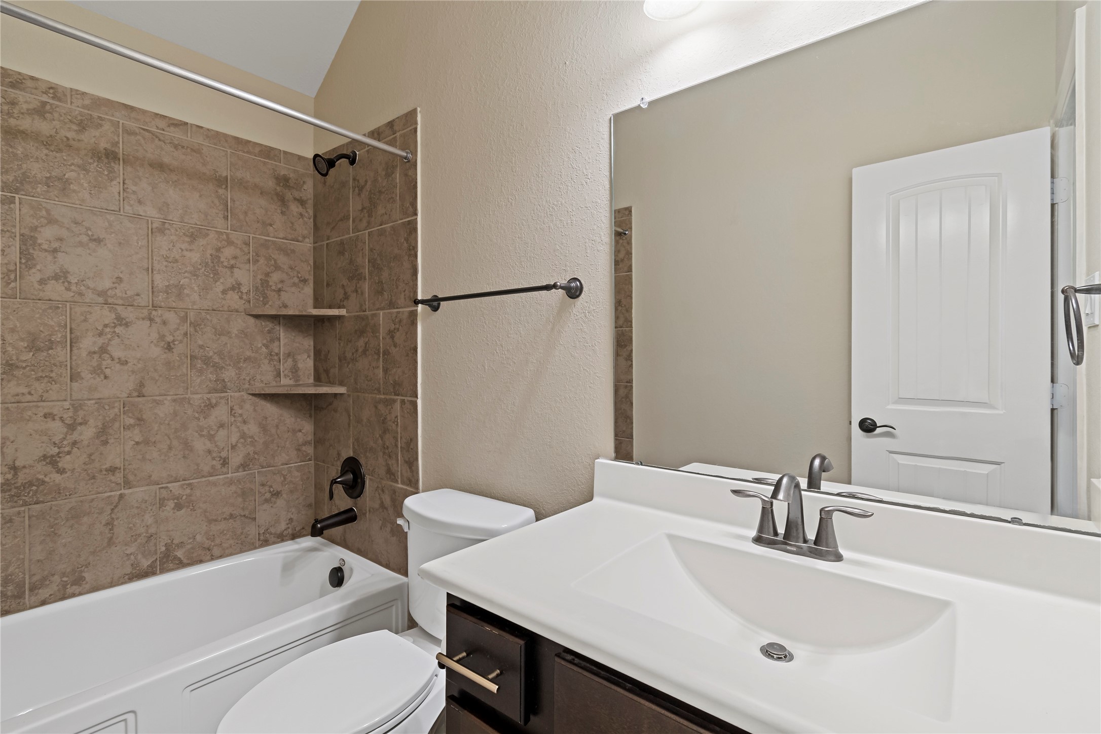 13102 Dover Bluff Drive Rosharon, TX 77583 - Photo 35 of 50 Upstairs Guest Bath 2