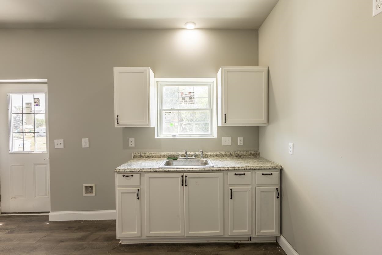 125 Rhodes Hill Drive Dayton, VA 22821 - Photo 33 of 37 a room with cabinets appliances