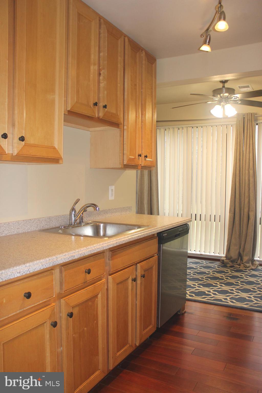 8141 Needwood Road, Unit T103 Derwood, MD 20855 - Photo 16 of 58 Kitchen