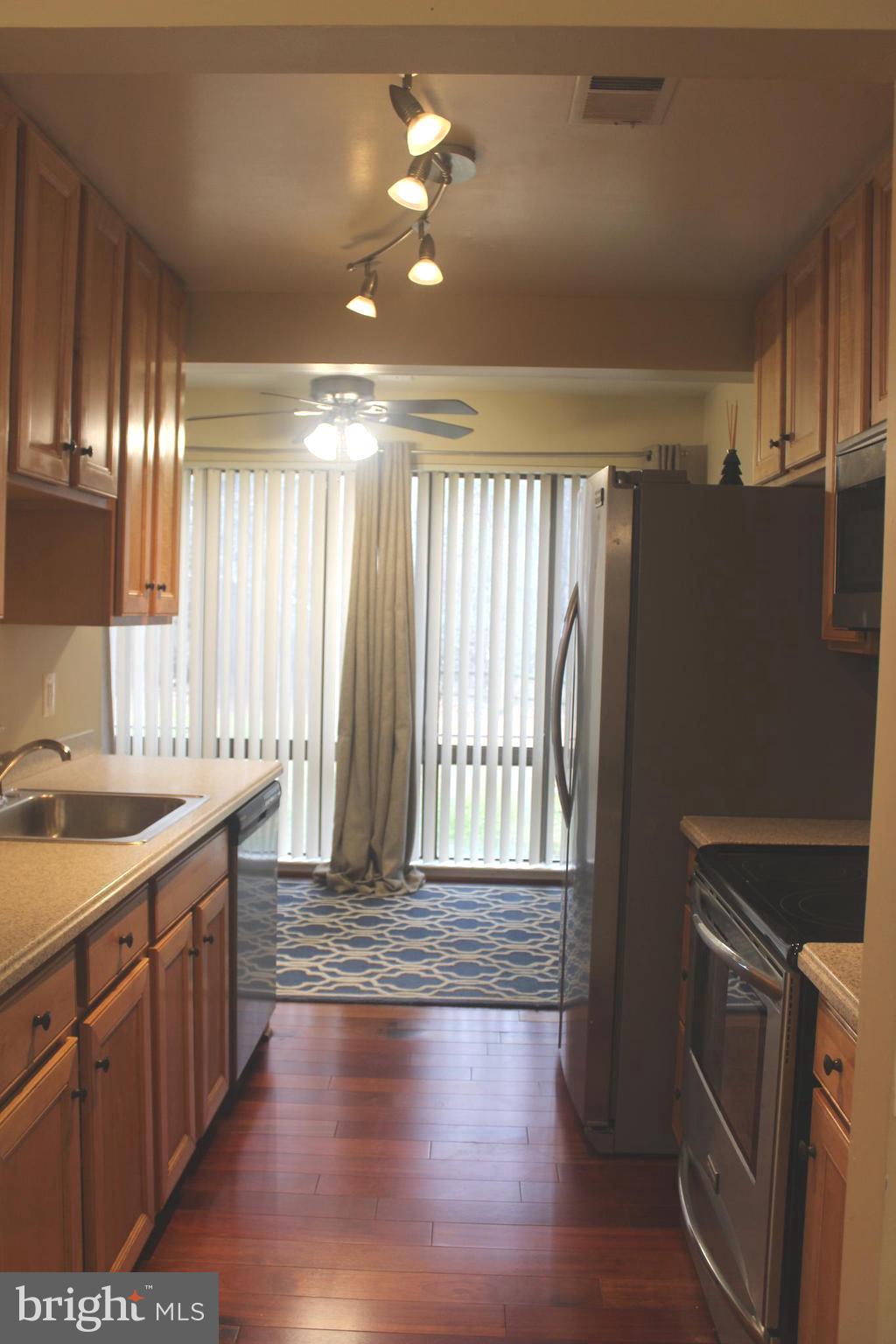 8141 Needwood Road, Unit T103 Derwood, MD 20855 - Photo 20 of 58 Kitchen