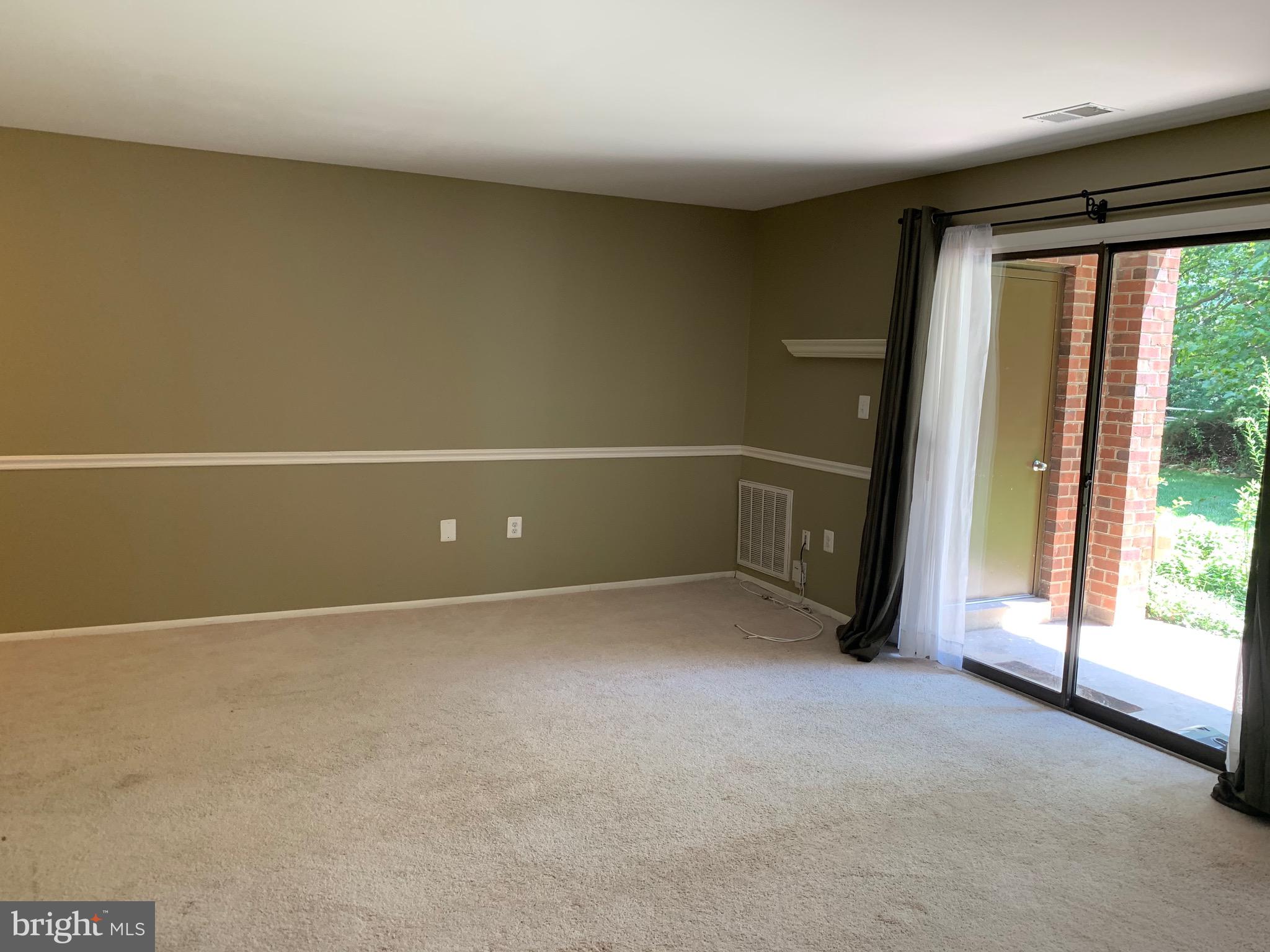 8141 Needwood Road, Unit T103 Derwood, MD 20855 - Photo 10 of 58 Living room