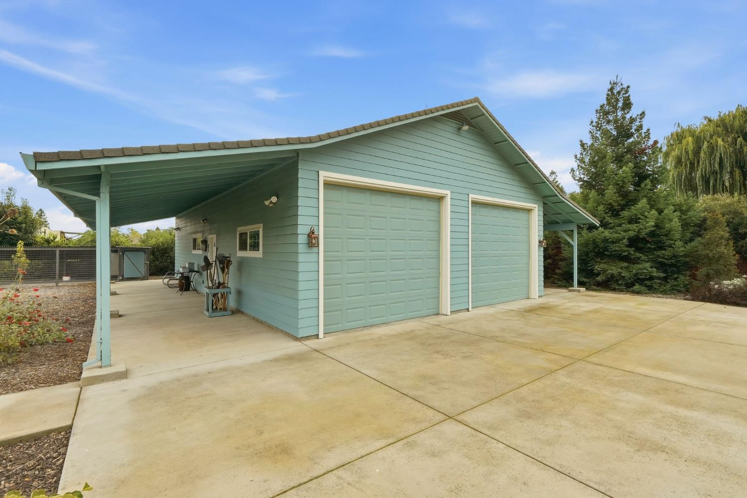 6380 Landmark Place Stockton, CA 95215 - Photo 23 of 39 a view of backyard and porch