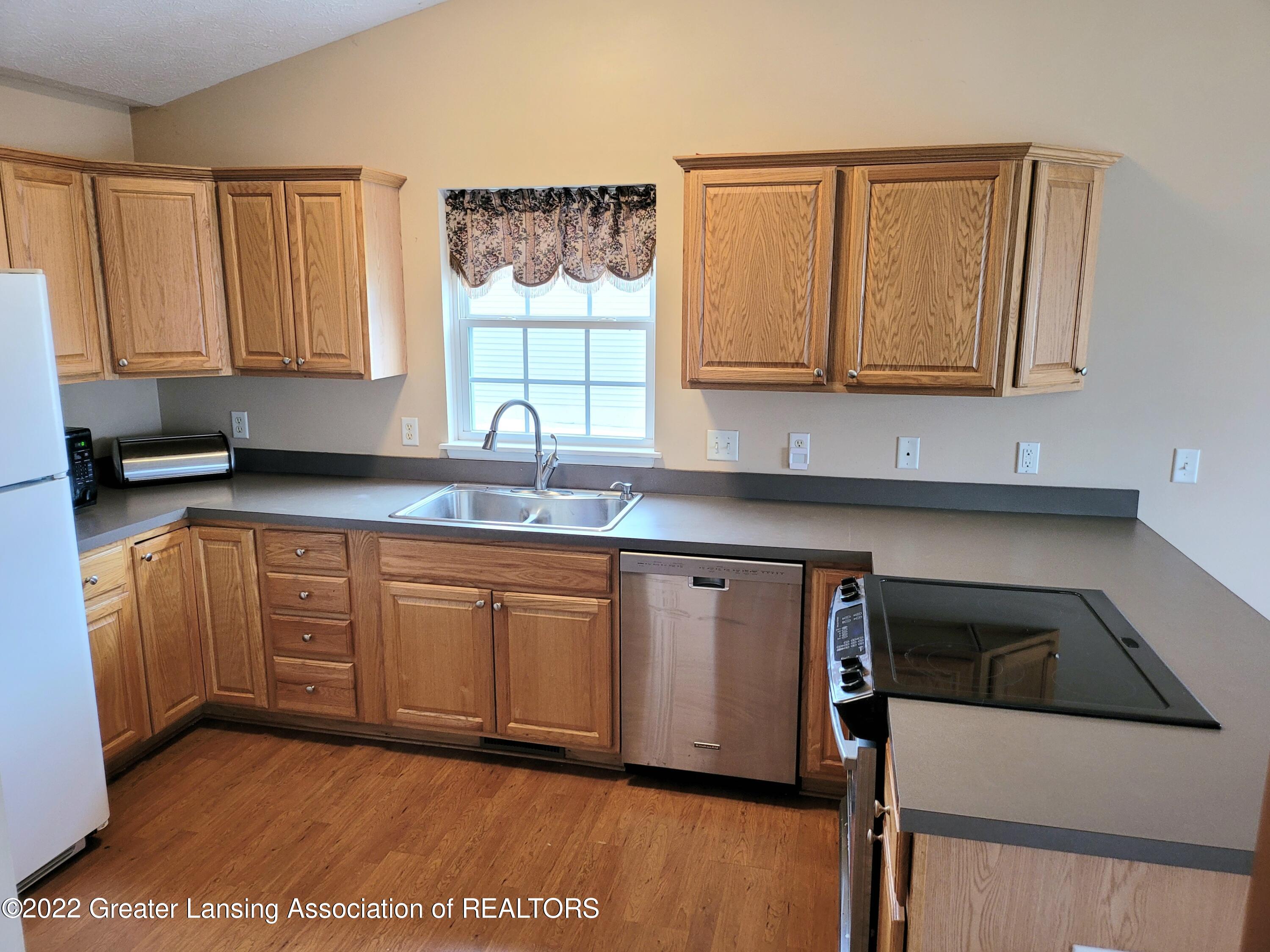 8900 Justonian Way Dimondale, MI 48821 - Photo 17 of 30 Kitchen