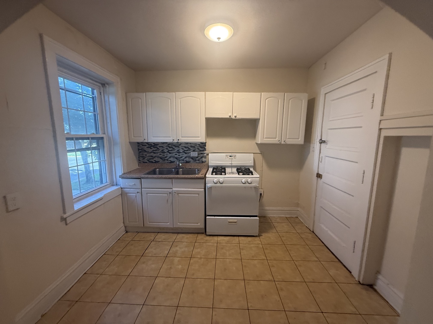 6348 13th Street, Unit A02 Berwyn, IL 60402 - Photo 6 of 10