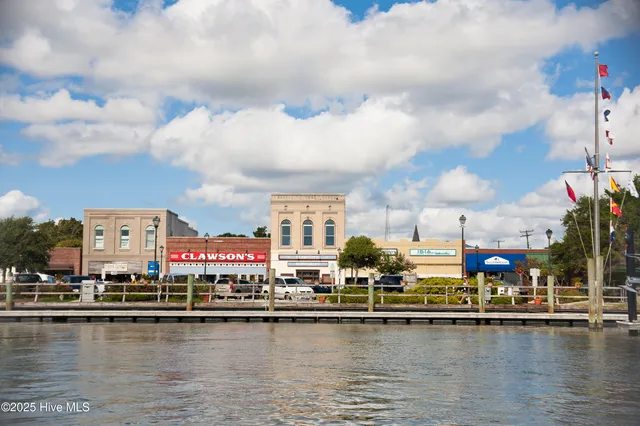 $387,400 | 251 Cline Way, Unit 115 1809 LIVE OAK, Beaufort, NC 28516