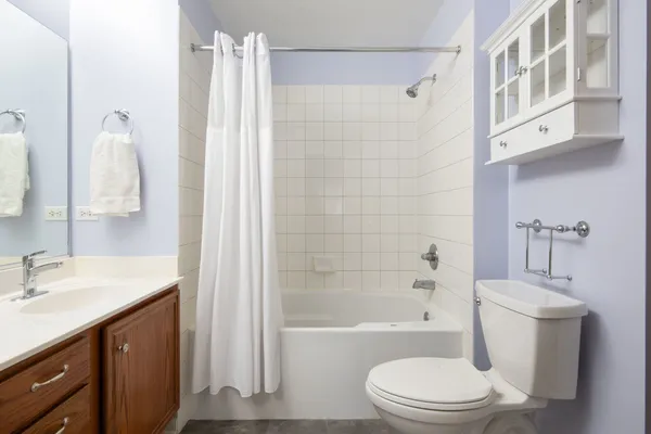 $339,990 | 113 Meredith Lane, Unit 103, Streamwood, IL 60107