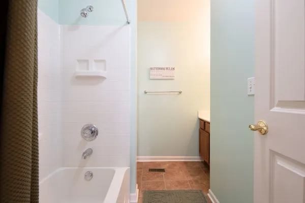 $339,990 | 113 Meredith Lane, Unit 103, Streamwood, IL 60107
