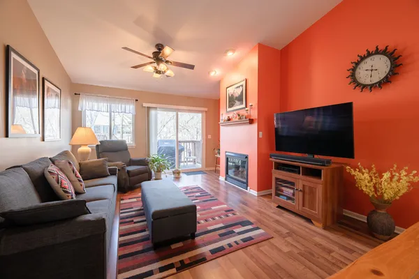 $339,990 | 113 Meredith Lane, Unit 103, Streamwood, IL 60107