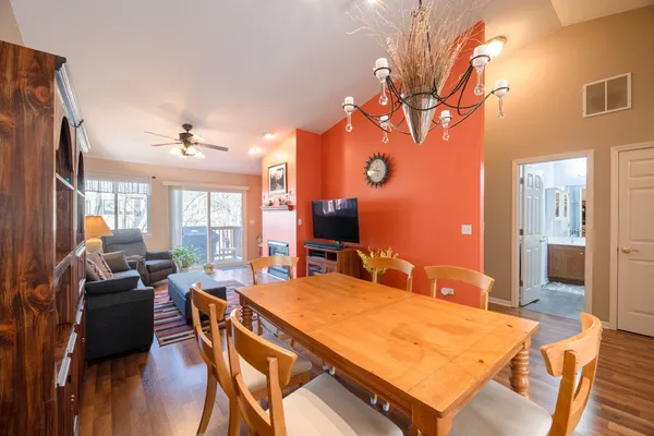 $339,990 | 113 Meredith Lane, Unit 103, Streamwood, IL 60107
