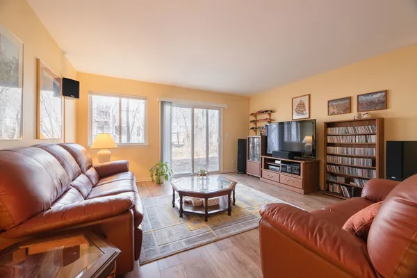 $339,990 | 113 Meredith Lane, Unit 103, Streamwood, IL 60107