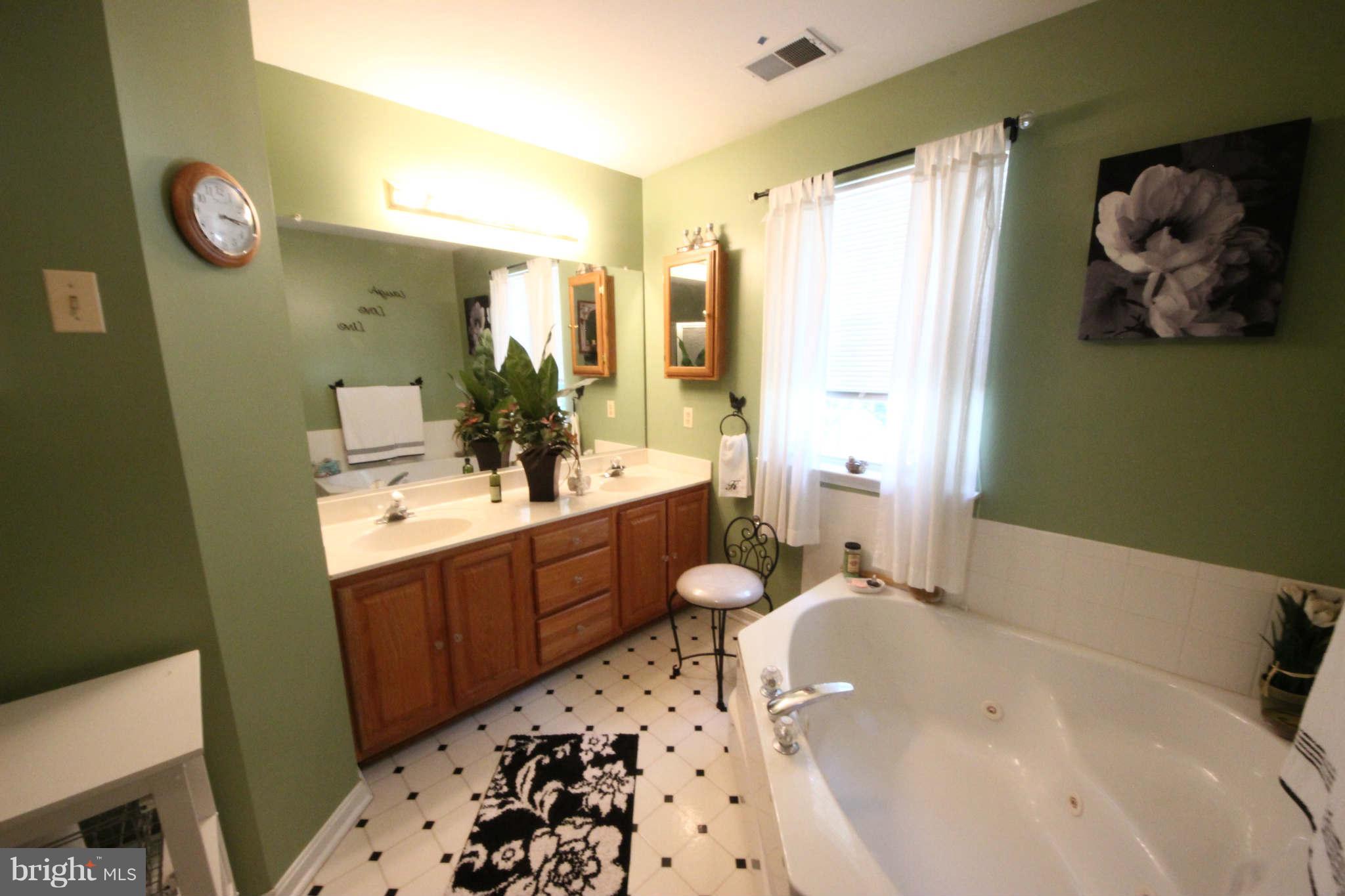 83 Yew Road Baltimore, MD 21221 - Photo 15 of 28 Bath (Master)