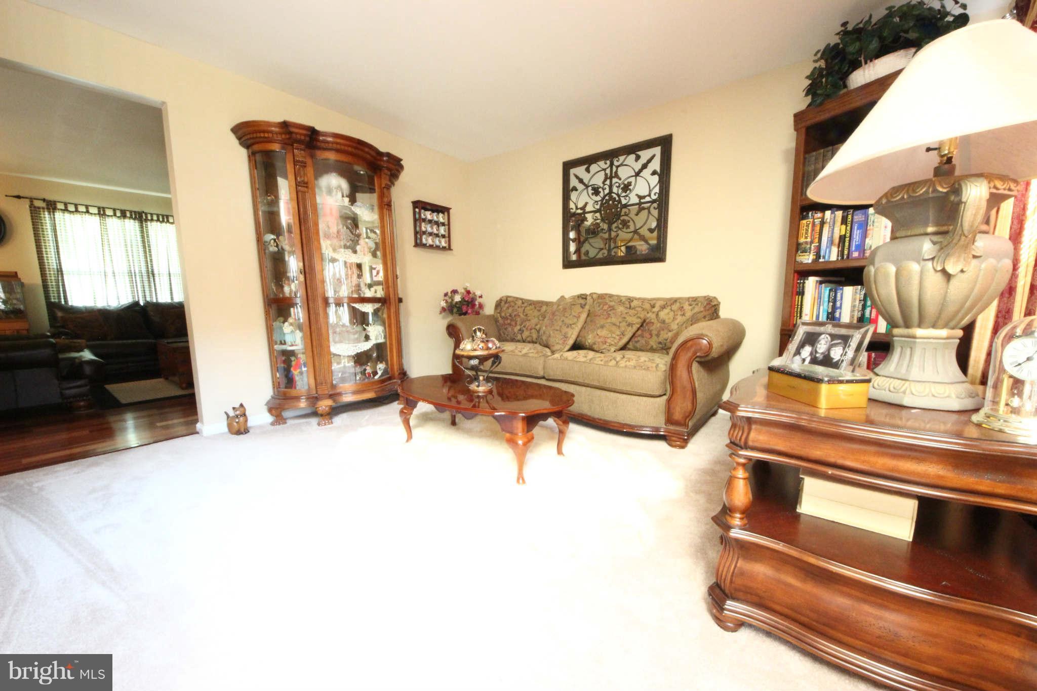 83 Yew Road Baltimore, MD 21221 - Photo 3 of 28 Living Room