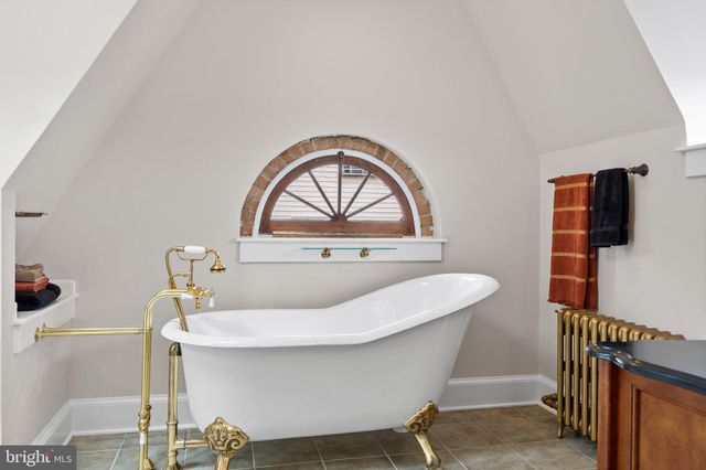 $1,400,000 | 204 Elm Street, Alexandria, VA 22301