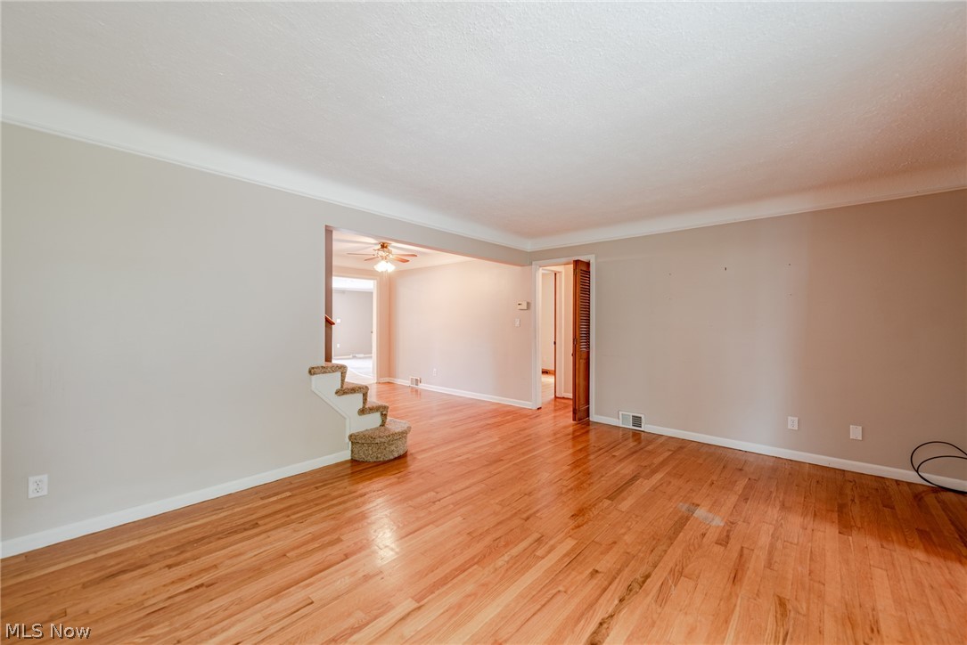 4145 Stonehaven Road Cleveland, OH 44121 - Photo 5 of 32