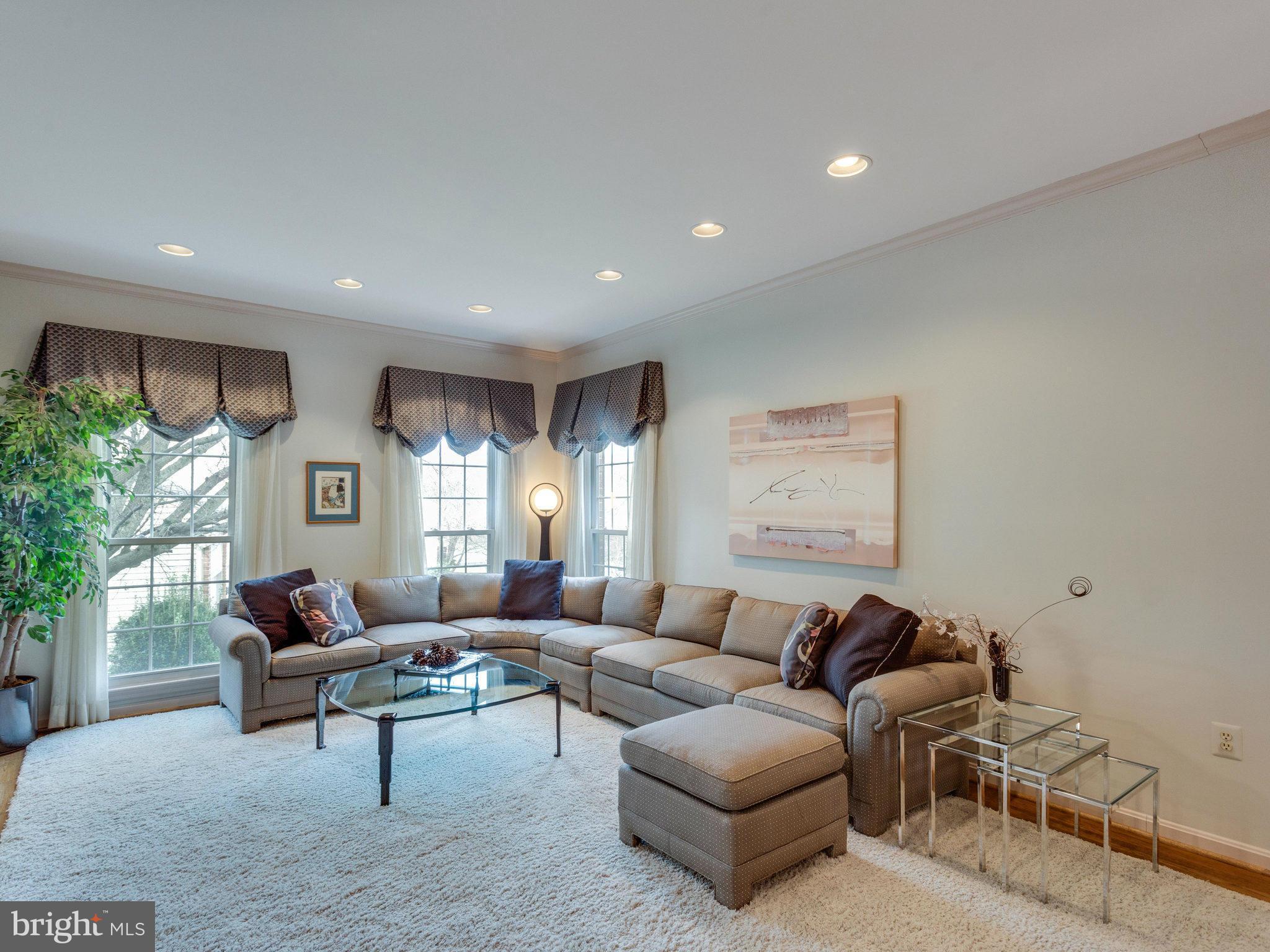 6309 Hunting Ridge Lane McLean, VA 22101 - Photo 4 of 30 Living Room