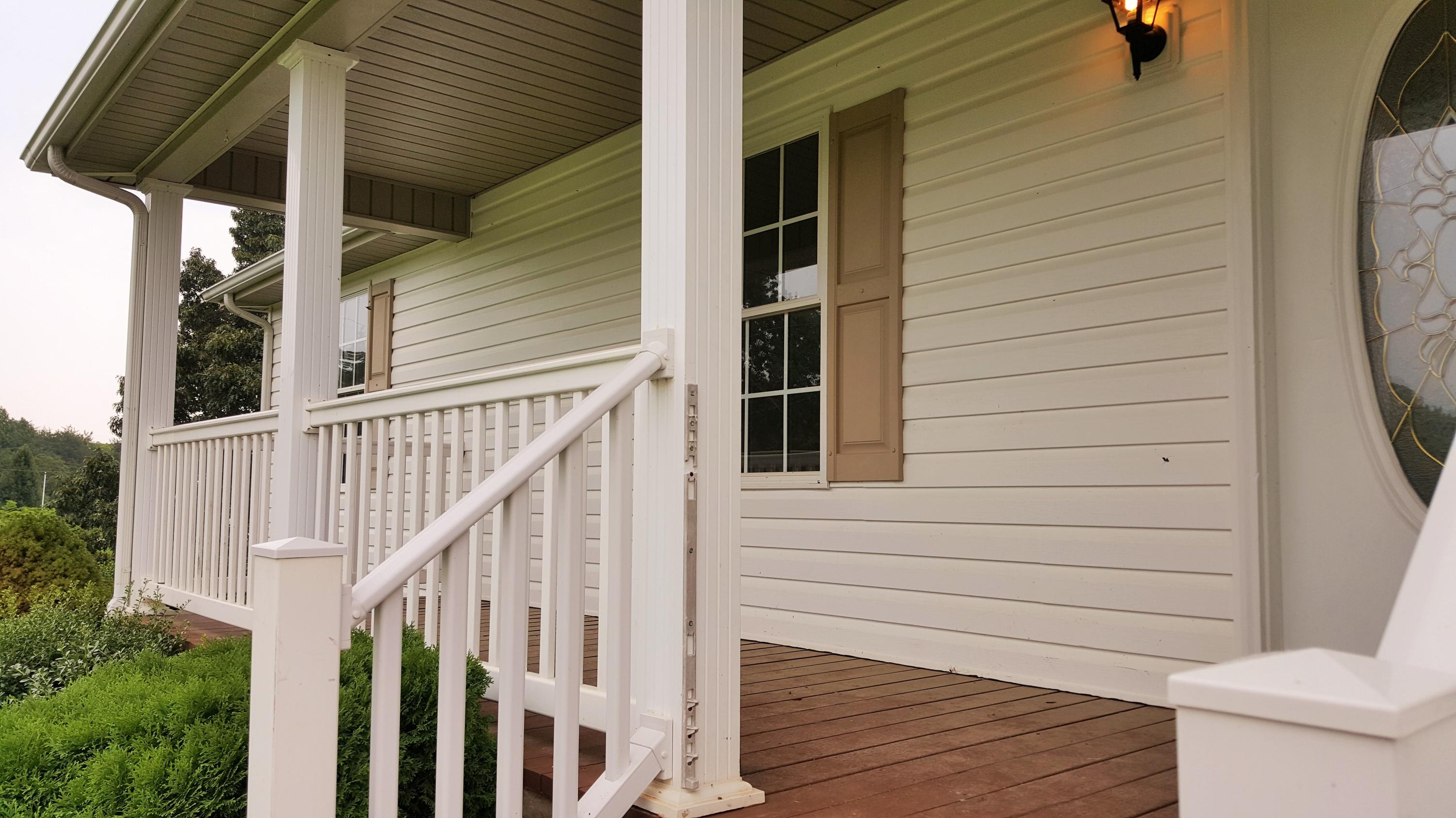 3175 Hales Ford Road Moneta, VA 24121 - Photo 4 of 30 Vinyl Rails