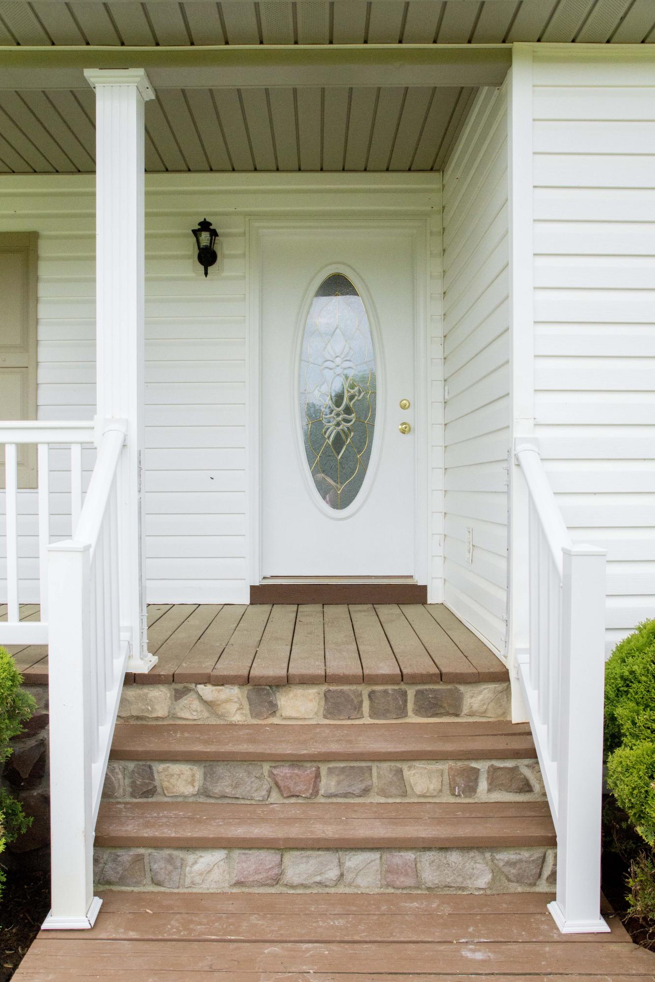 3175 Hales Ford Road Moneta, VA 24121 - Photo 5 of 30 Covered Front Porch!
