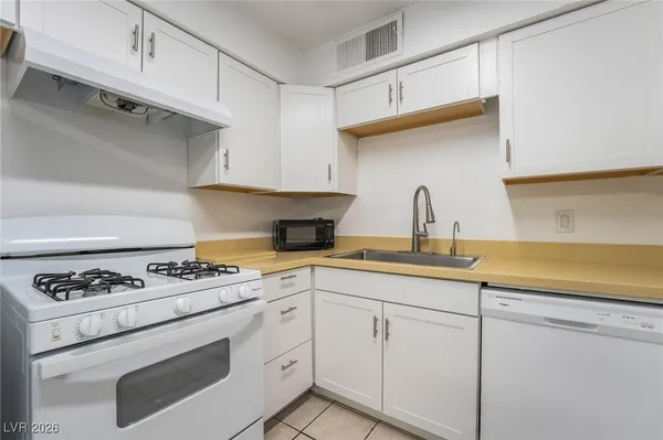 $1,350 | 4302 Lynnann, Las Vegas, NV 89110