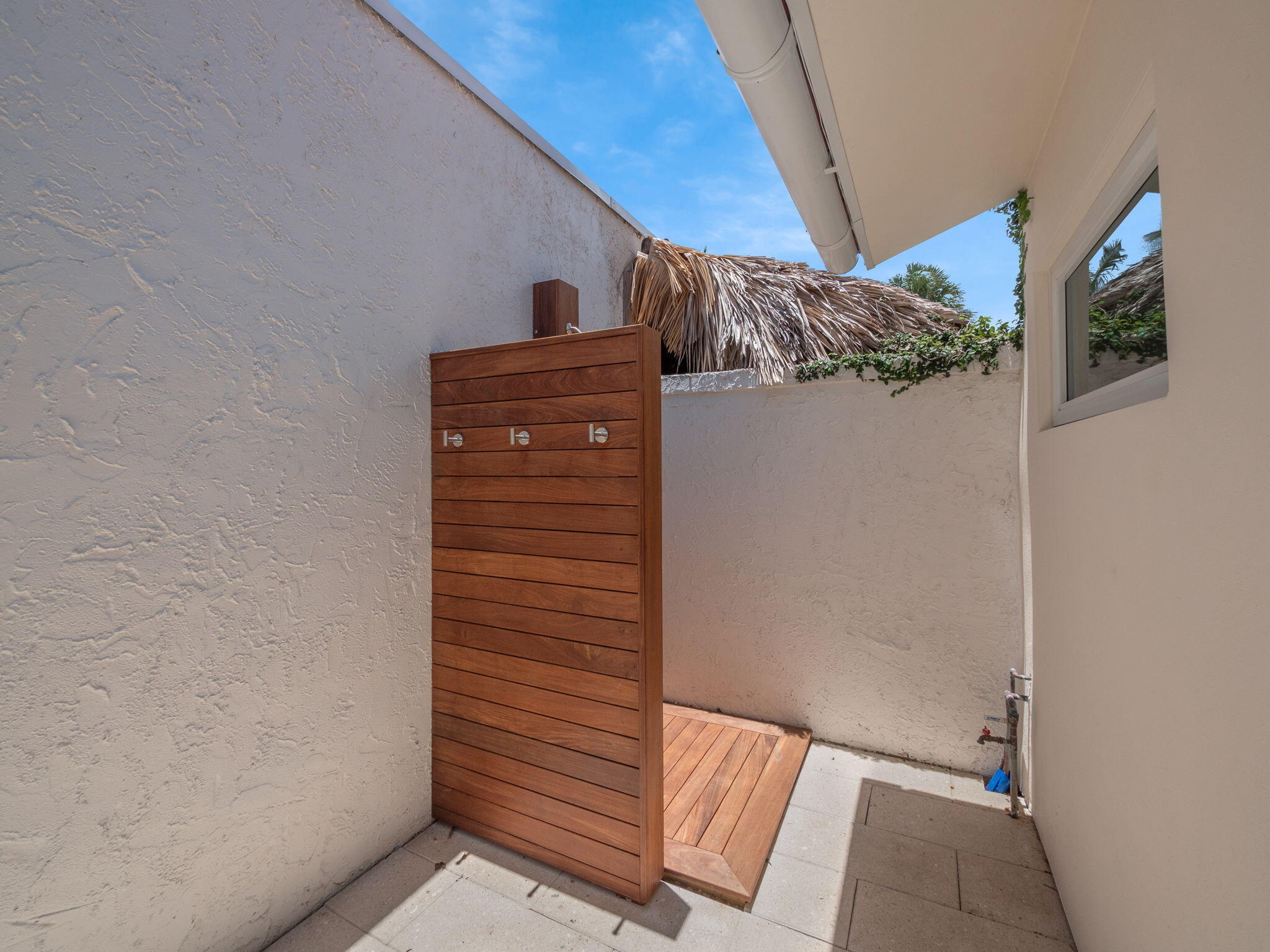 105 Bonefish Circle Jupiter, FL 33477 - Photo 35 of 56 Outdoor Shower