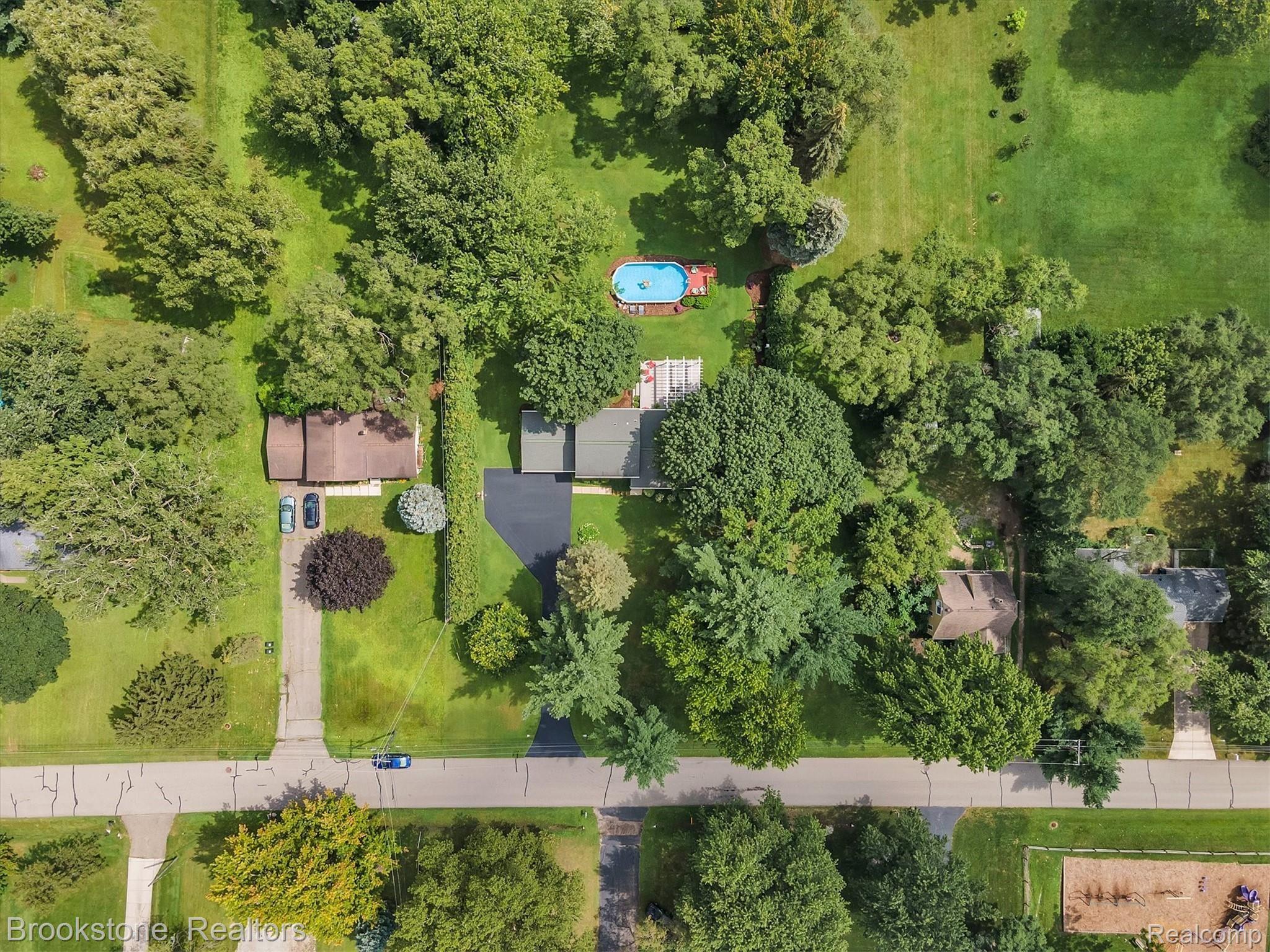 2515 Hickory Lawn Road Rochester, MI 48307 - Photo 35 of 35 07-2515-Hickory-Lawn-Rd-Rochester-Hills-MI-48307-WindowStill-Real-Estate-Photography-7.jpg