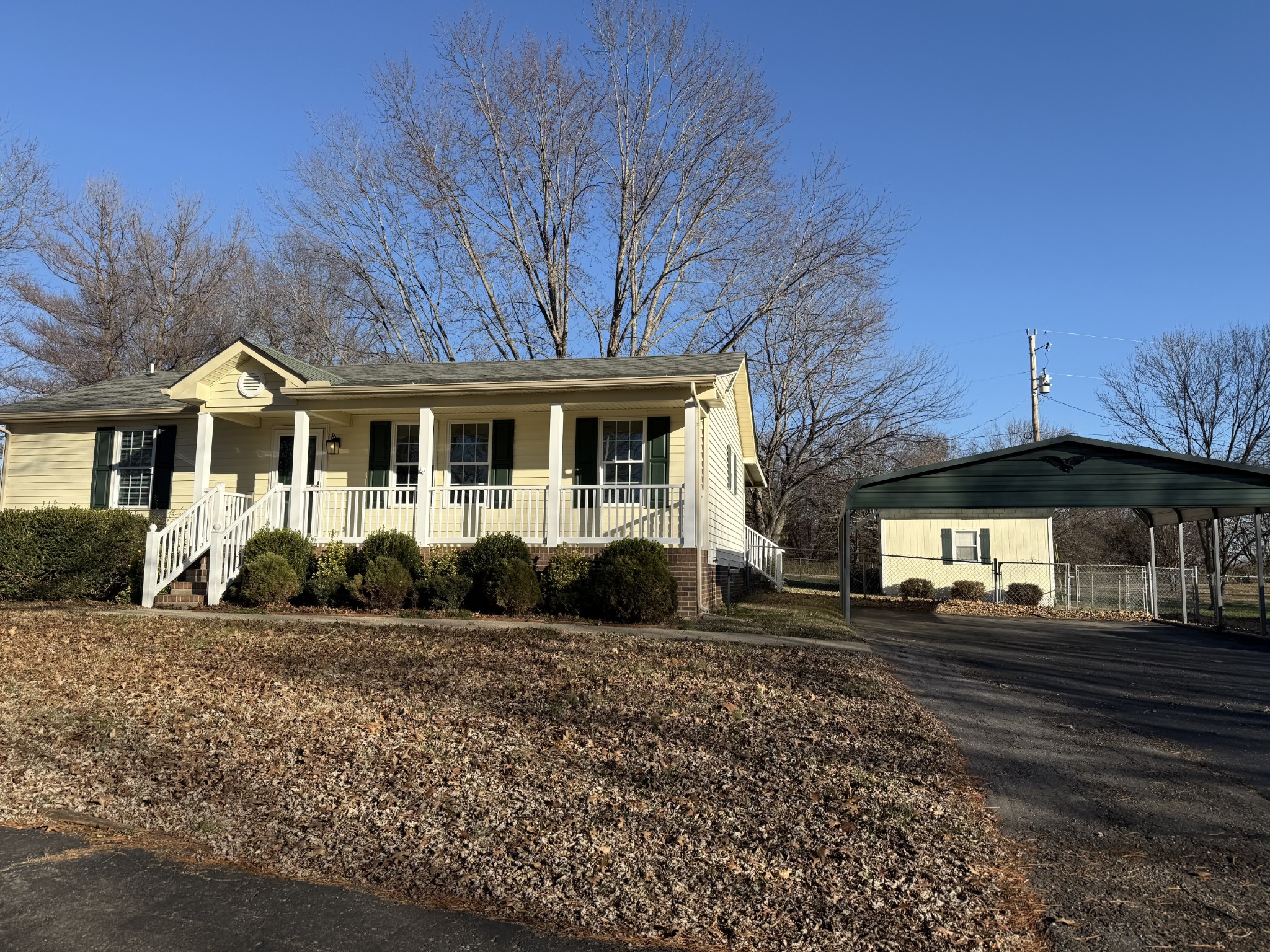 6489 Old Highway 431 South Springfield, TN 37172 - Photo 2 of 21 a front view of a house with a yard