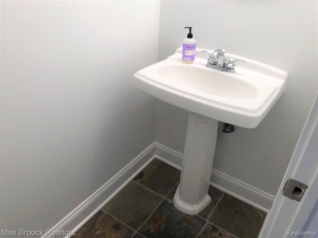 1673 Riverside Drive, Unit 1 Rochester Hills, MI 48309 - Photo 23 of 42