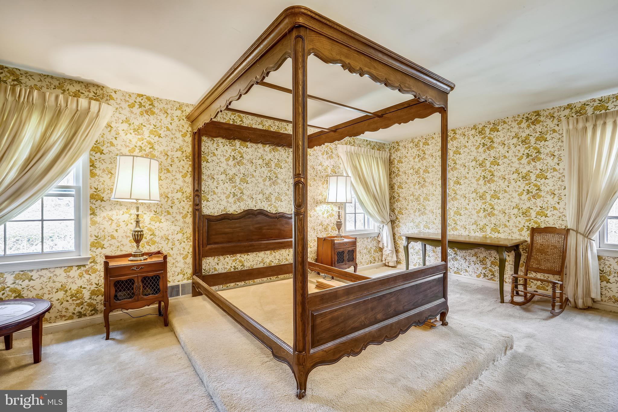 11740 Glen Mill Road Potomac, MD 20854 - Photo 18 of 44 GRACIOUS OWNER'S BEDROOM W/PLATFORM